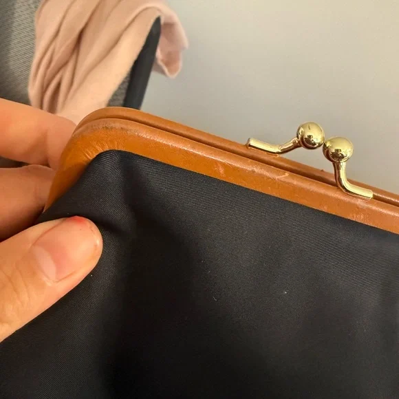 Dooney & Bourke Kisslock Nylon Black and Brown Clasp Coin Purse Purple Trim - Picture 9 of 9